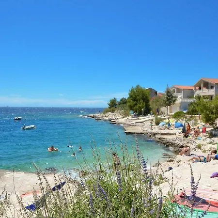 4 Us * Rogoznica (Sibenik-Knin)