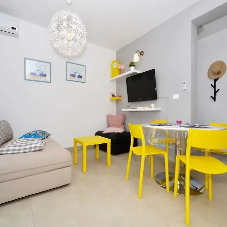 Apartment 4 Us *
