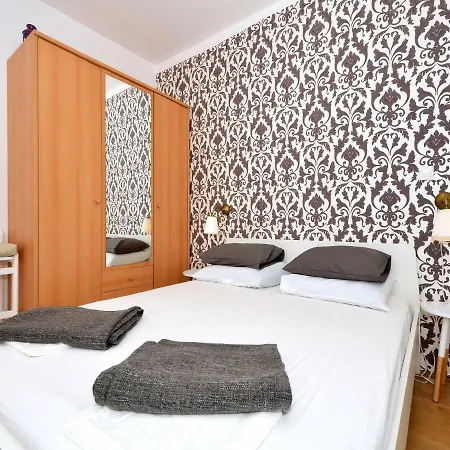 4 Us Apartmán