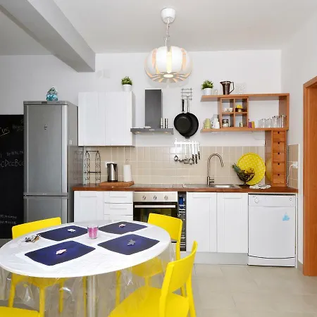4 Us * Rogoznica (Sibenik-Knin)