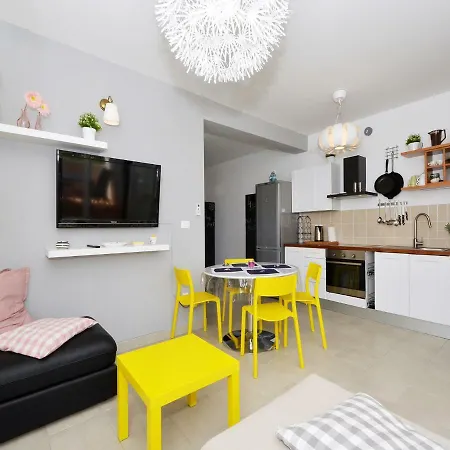 4 Us Apartment *