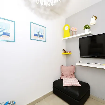 Apartment 4 Us *